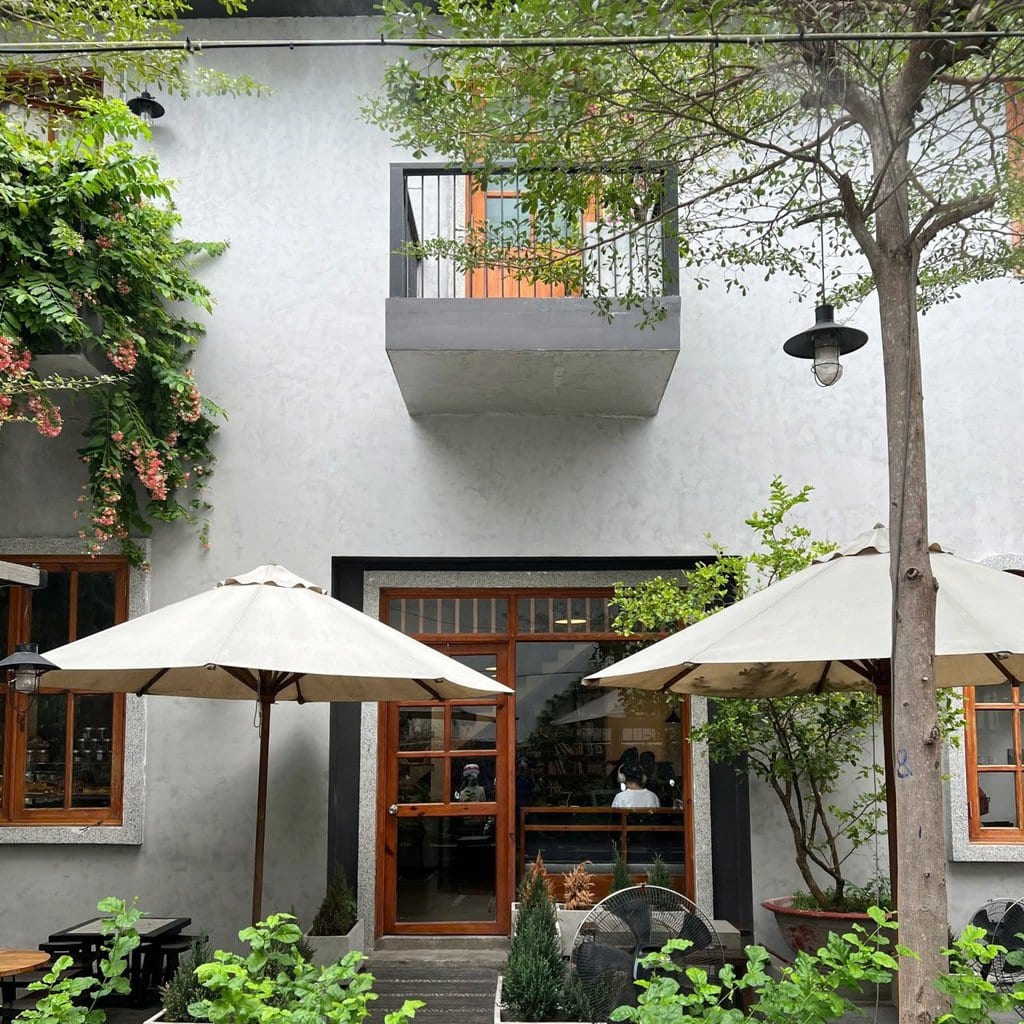 Trang trí quán cà phê bằng sơn bê tông Trang trí quán cà phê bằng sơn bê tông